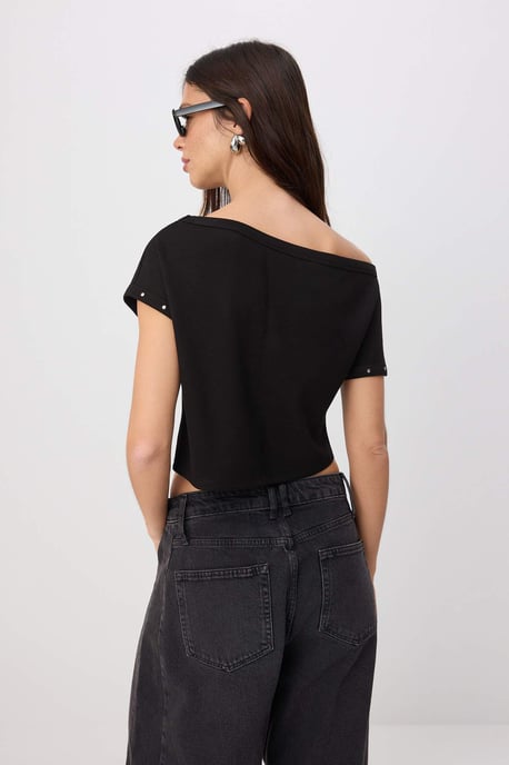 TRENDYOLMİLLA Dames Zwart Effen Kort Regular fit Blouses - Image 3