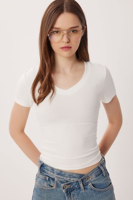 Basic V-Neck Slim Fit T-Shirt - Image 3