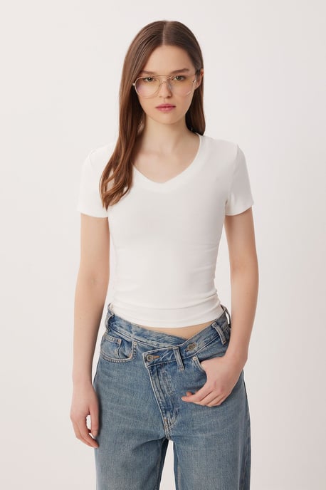 Basic V-Neck Slim Fit T-Shirt - Image 4