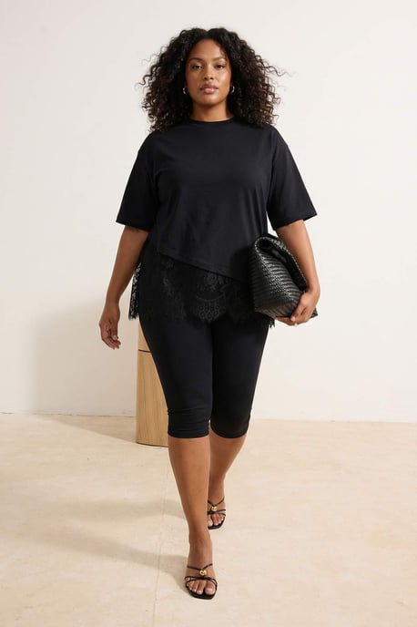 Trendyol Curve Women's Black Plain Short Oversize Plus Size T-Shirts - Image 2