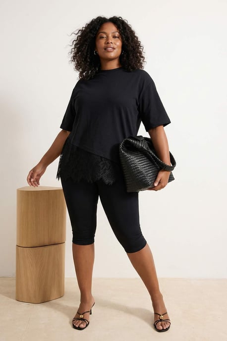 Trendyol Curve Women's Black Plain Short Oversize Plus Size T-Shirts - Image 6