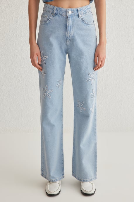 TRENDYOLMİLLA Dames Donkerblauw Bloemen Wijde pijp Hoge taille Jeans - Image 2