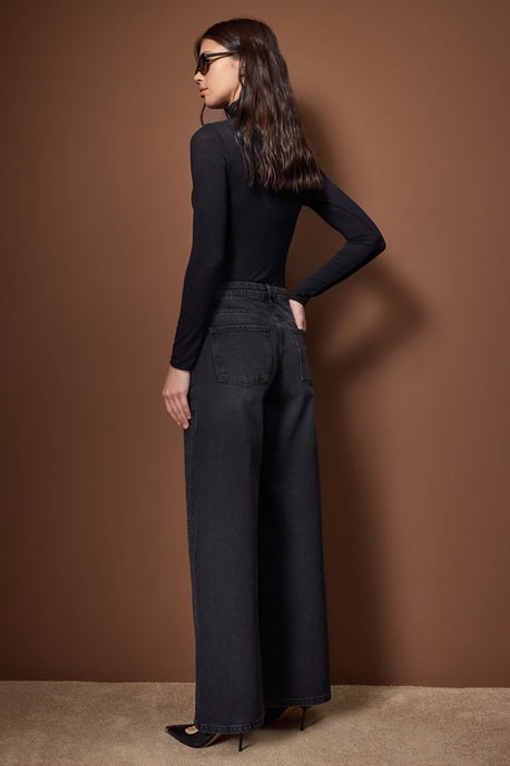 TRENDYOLMİLLA Dames Zwart Effen Wijde pijp Normale taille Jeans - Image 3