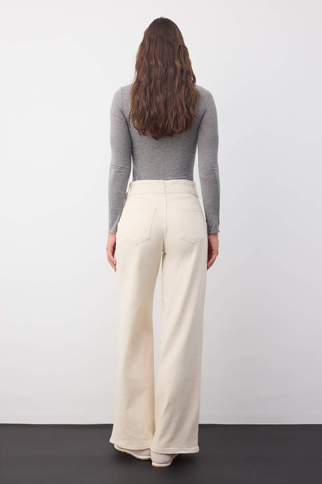 TRENDYOLMİLLA Dames Ecru Effen Wijde pijp Hoge taille Jeans - Image 3