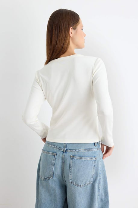 TRENDYOLMİLLA Dames Ecru Effen Lang Getailleerd T-shirts - Image 3
