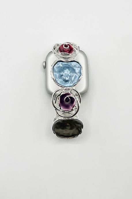 Apple Watch Swirl Patterned Strap in Silver - Image 2