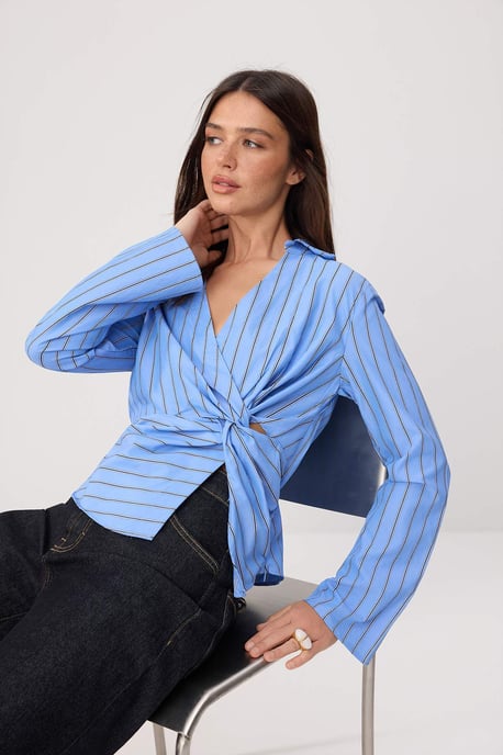 TRENDYOLMİLLA Dames Blauw Gestreept Lang Regular fit Blouses - Image 4