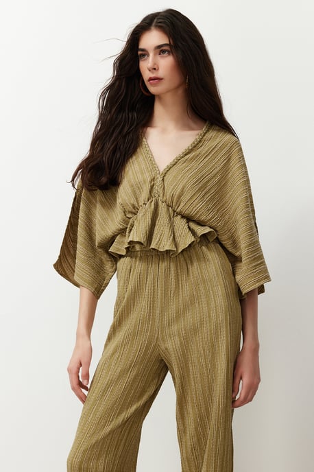 TRENDYOLMİLLA Dames Kaki Effen Lang Regular fit Blouses - Image 1