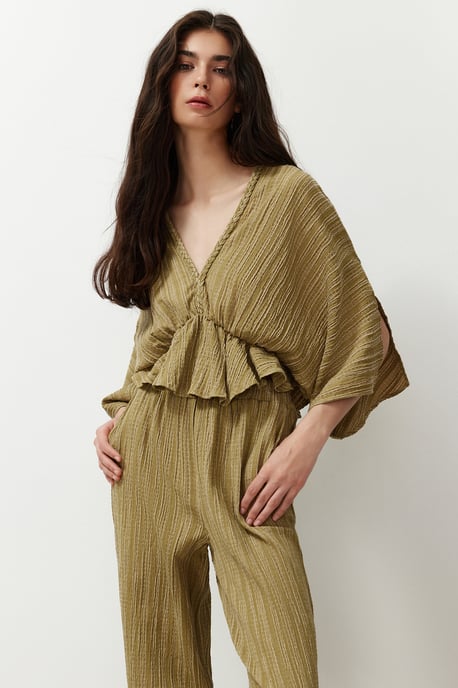 TRENDYOLMİLLA Dames Kaki Effen Lang Regular fit Blouses - Image 2