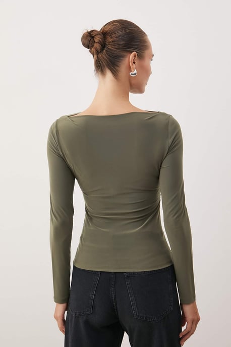 TRENDYOLMİLLA Women's Khaki Plain Long Fitted Blouses - Image 3