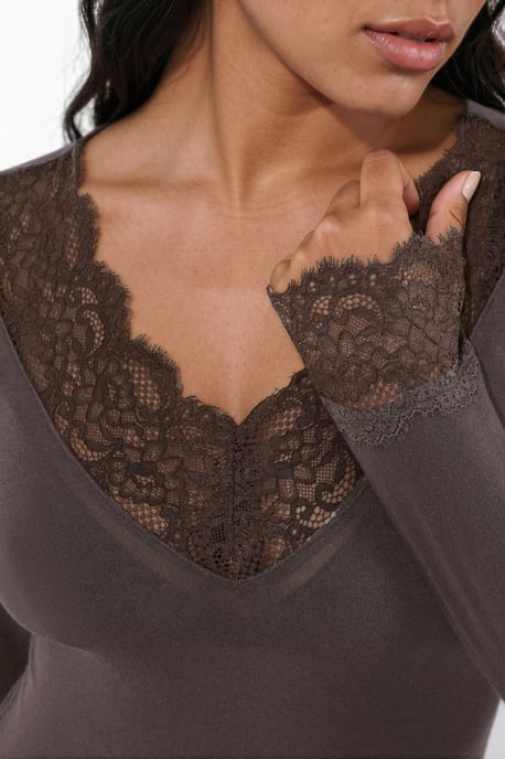 Stretchgebreide top met V-hals en kantdetail - Image 4