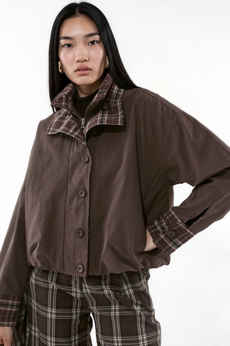 Korte trenchcoat met voeringdetail - Image 1