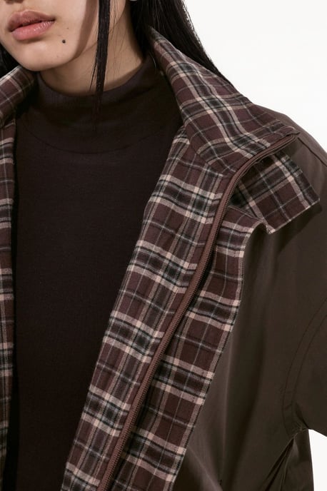 Korte trenchcoat met voeringdetail - Image 5
