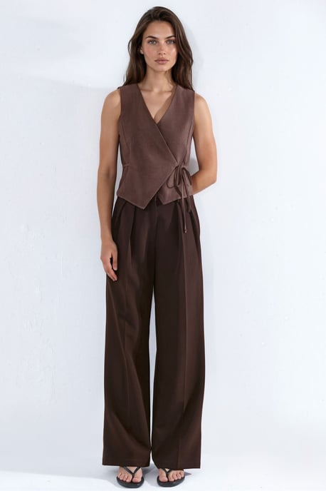 V-Neck Linen Blend Woven Vest - Image 3