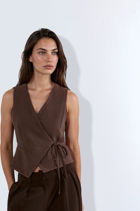 V-Neck Linen Blend Woven Vest - Image 5