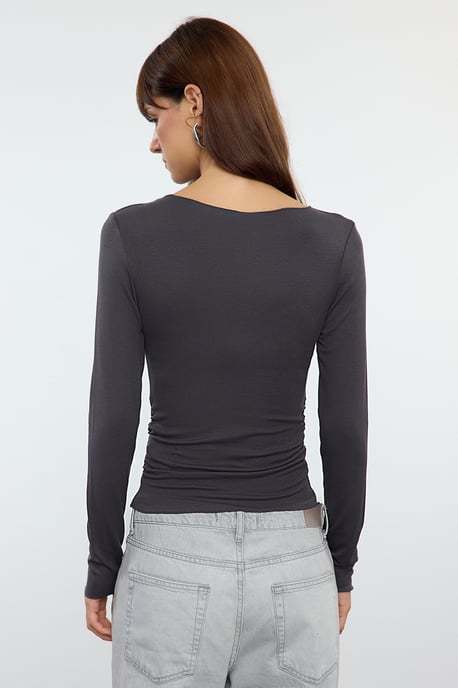 TRENDYOLMİLLA Dames Grijs Effen Lang Getailleerd Blouses - Image 4
