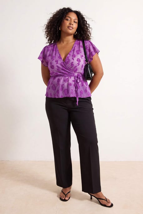 Trendyol Curve Dames Paars Bloemen Kort Getailleerd Grote maten Blouses - Image 6