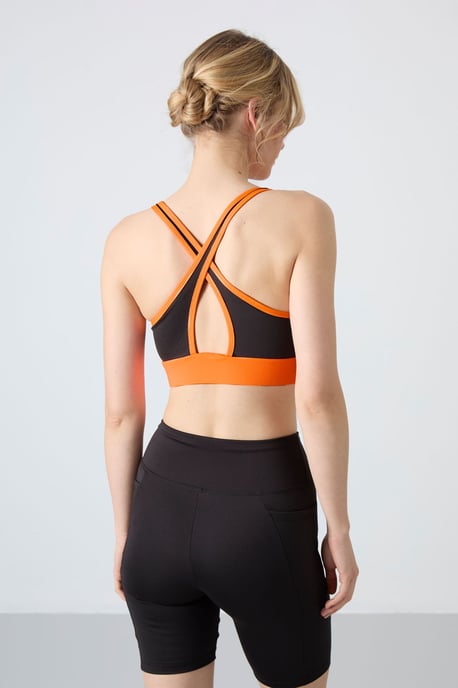 Fitted Sleeveless Crop Sports Top - Image 5
