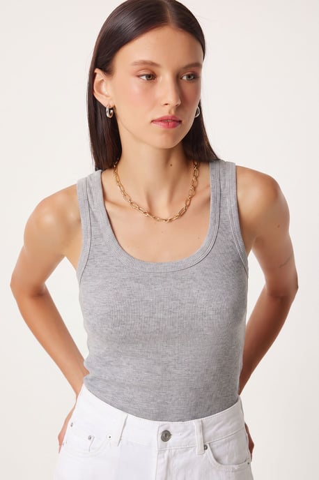 Fitted Cotton U Collar Tank Top - Image 2