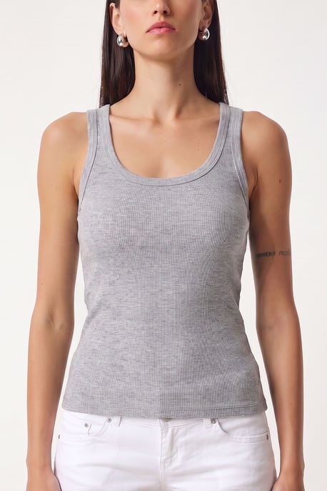 Fitted Cotton U Collar Tank Top - Image 3