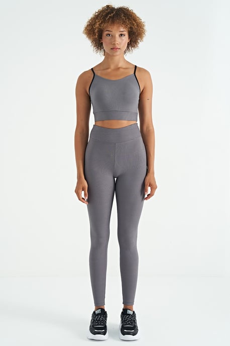 Getailleerde mouwloze crop-sporttop - Image 4