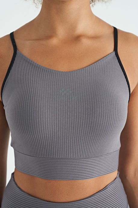 Getailleerde mouwloze crop-sporttop - Image 5
