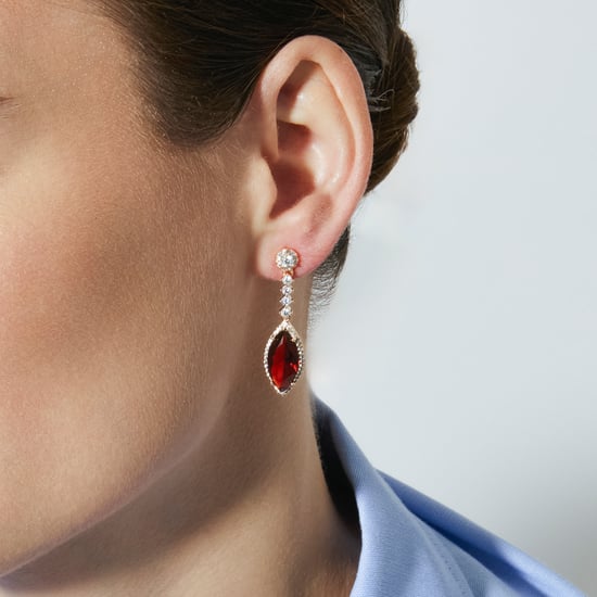 Luxenter Ruby Zirconia oorbellen afgewerkt in 18 karaat geelgoud - Musred - Image 4
