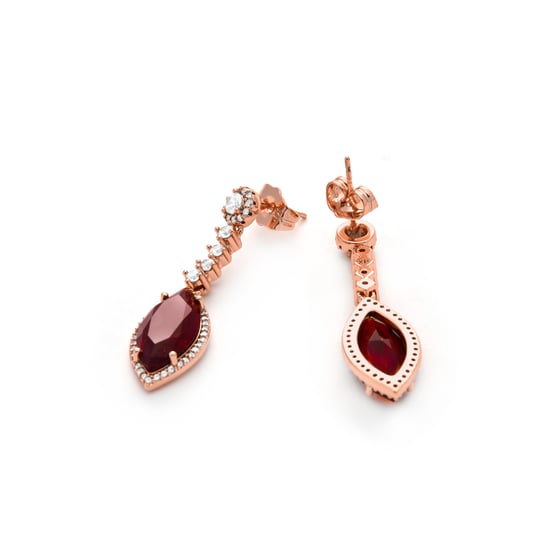 Luxenter Ruby Zirconia oorbellen afgewerkt in 18 karaat geelgoud - Musred - Image 5