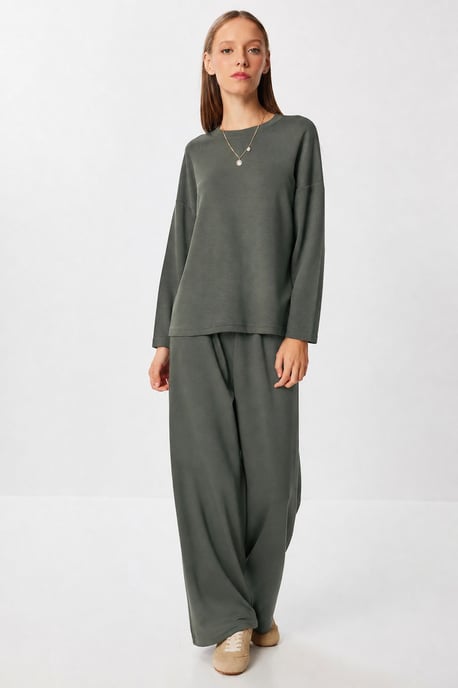 Tweedelige set met wijde pijpen en blouse met ronde hals - Image 1