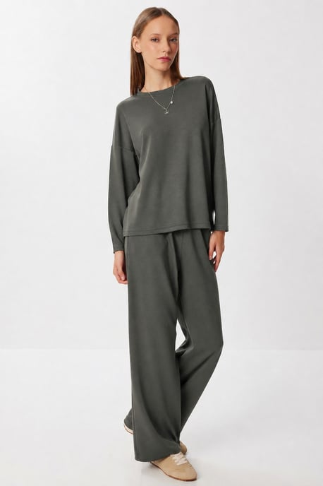Tweedelige set met wijde pijpen en blouse met ronde hals - Image 2