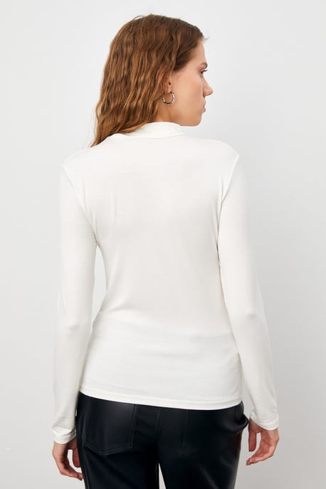Women's 3-Pack Slim Fit Turtleneck Bodysuits - Image 4