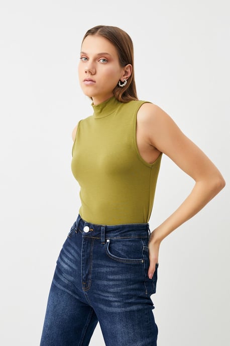 Women's Sleeveless Half Turtleneck Blouse - Image 4