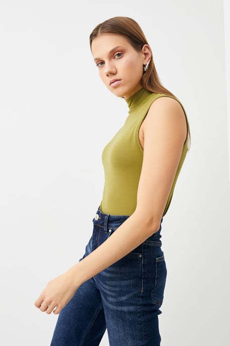 Women's Sleeveless Half Turtleneck Blouse - Image 5