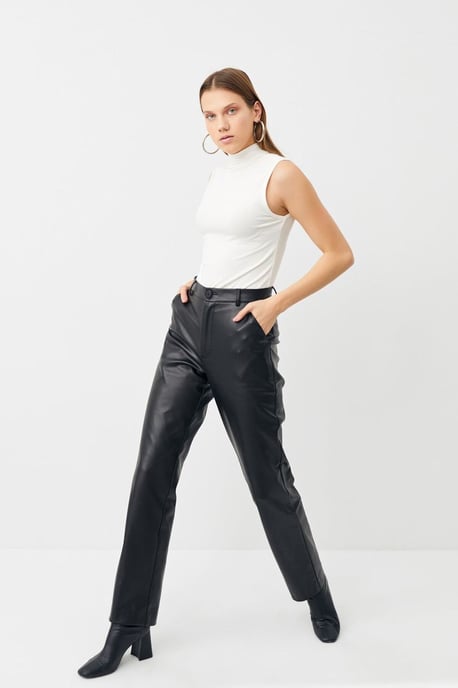 Women's Sleeveless Half Turtleneck Blouse - Image 4
