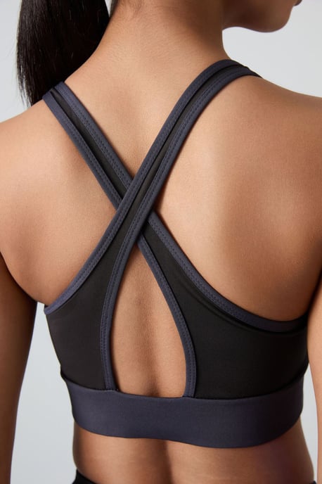 Fitted Sleeveless Crop Sports Top - Image 4