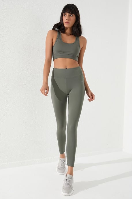 Sleeveless Cropped Fitted Sports Top - Image 3