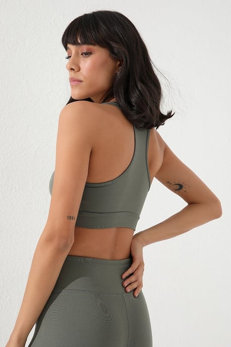 Sleeveless Cropped Fitted Sports Top - Image 6