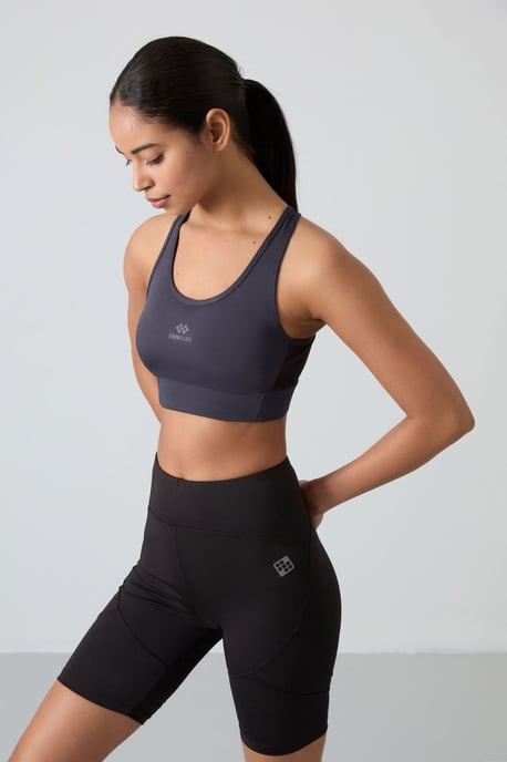 Fitted Sleeveless Crop Sports Top - Image 4