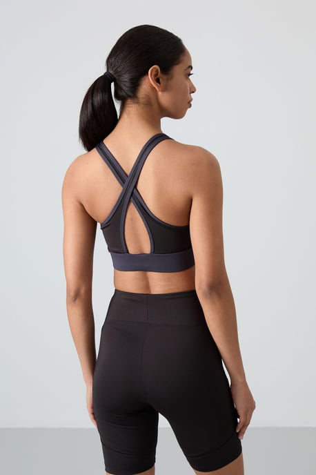 Fitted Sleeveless Crop Sports Top - Image 6