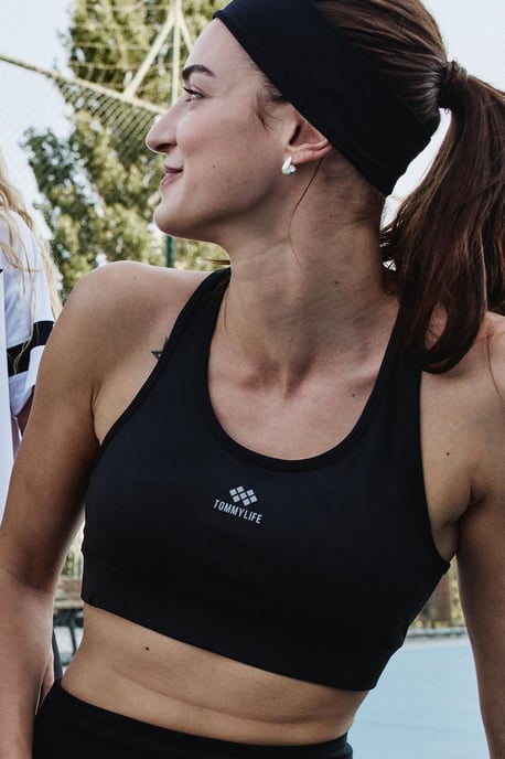 Fitted Sleeveless Crop Sports Top - Image 2