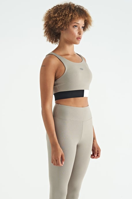 Crop Sleeveless Color-block Sports Top - Image 3