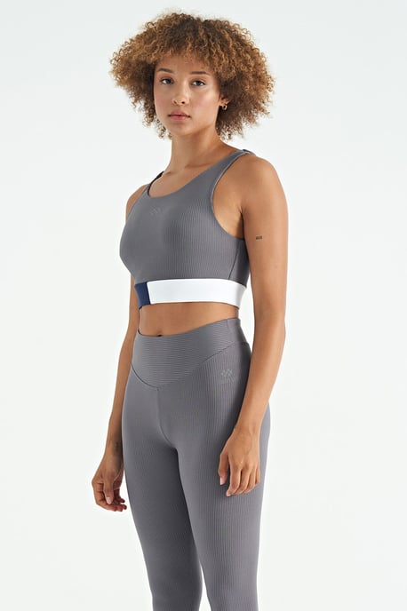 Crop Sleeveless Color-block Sports Top - Image 3