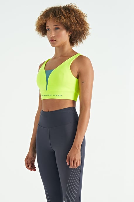 Women's Color-Blocked Sleeveless Crop Sports Top - Image 3