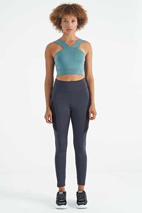 Women's Cropped Sleeveless V-neck Sports Top - Image 2