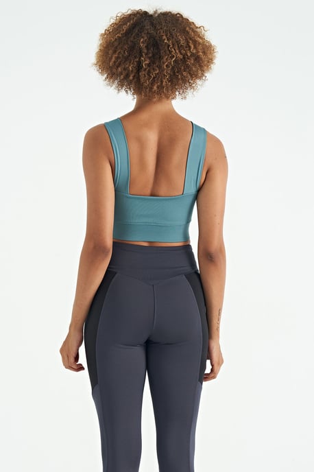Women's Cropped Sleeveless V-neck Sports Top - Image 6