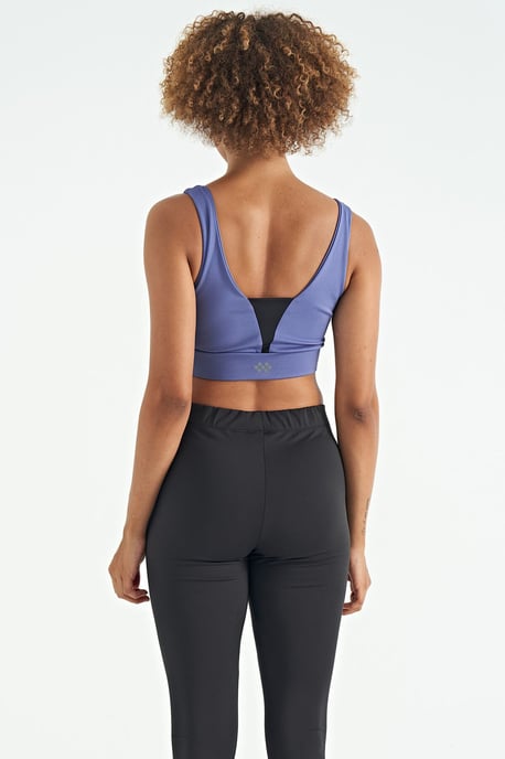 Women's Color-Blocked Sleeveless Crop Sports Top - Image 6