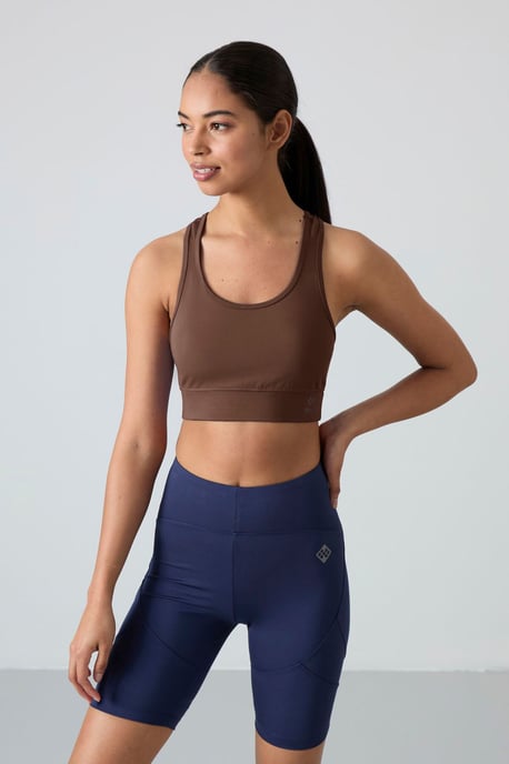 Sleeveless Cropped Fitted Sports Top - Image 2