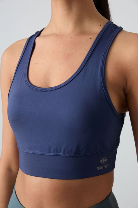 Sleeveless Cropped Fitted Sports Top - Image 3