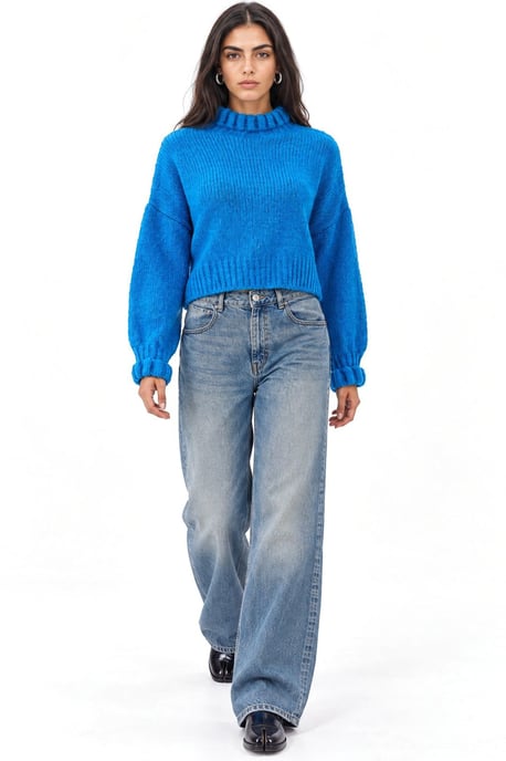 Thick Turtleneck Textured Crop Sweater - Image 2