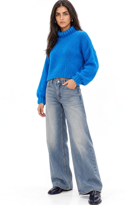 Thick Turtleneck Textured Crop Sweater - Image 3